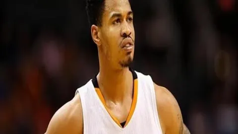 萨维奥拉加盟皇马：果断答应邀请，离开巴萨进驻伯纳乌